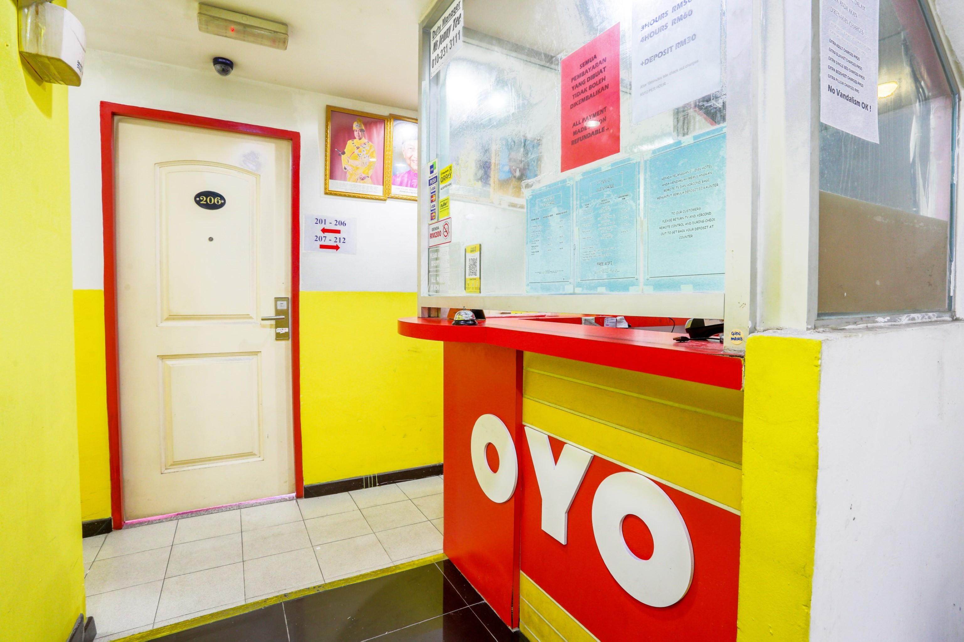Oyo 89738 1st Glenmarie 2*